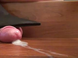 Está encerrado en amas de casa cojiendo un almacén.