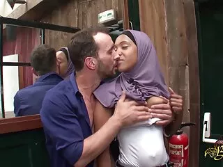 No hay videos caseros cojiendo en la calle sangre en el pecho.